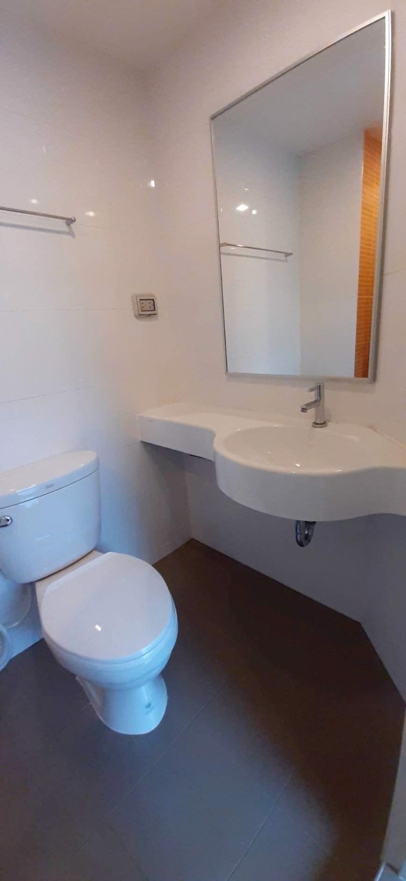 ขายคอนโดลุมพินี-วิลล์-รามคำแหง60-2-45-ตรม-ตกแต่งใหม่-เฟอร์นิเจอร์-build-in-ทั้งห้อง