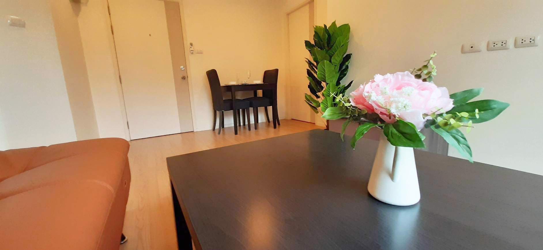 ขายคอนโดลุมพินี-วิลล์-รามคำแหง60-2-45-ตรม-ตกแต่งใหม่-เฟอร์นิเจอร์-build-in-ทั้งห้อง