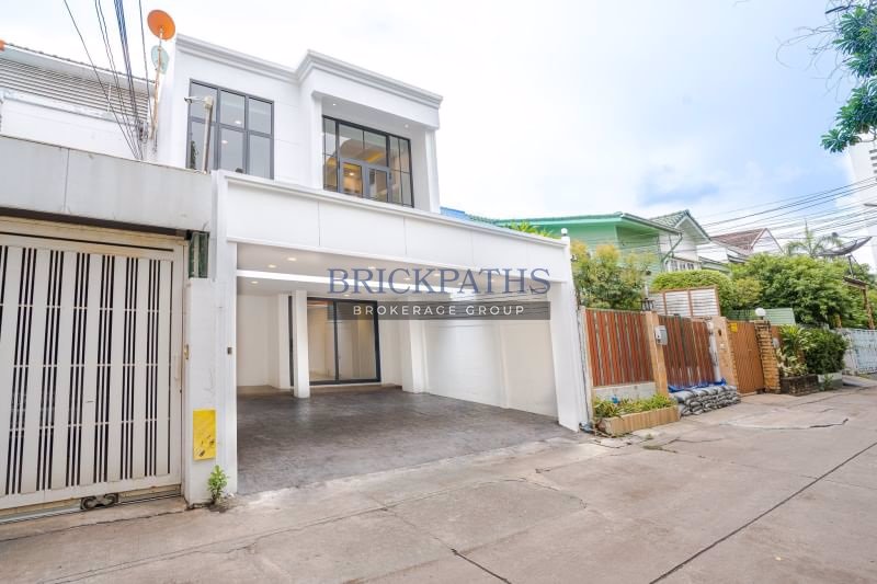 ขายทาวน์โฮม-2-ชั้น-สภาพรีโนเวทใหม่-ย่านซอยเอกมัย-12