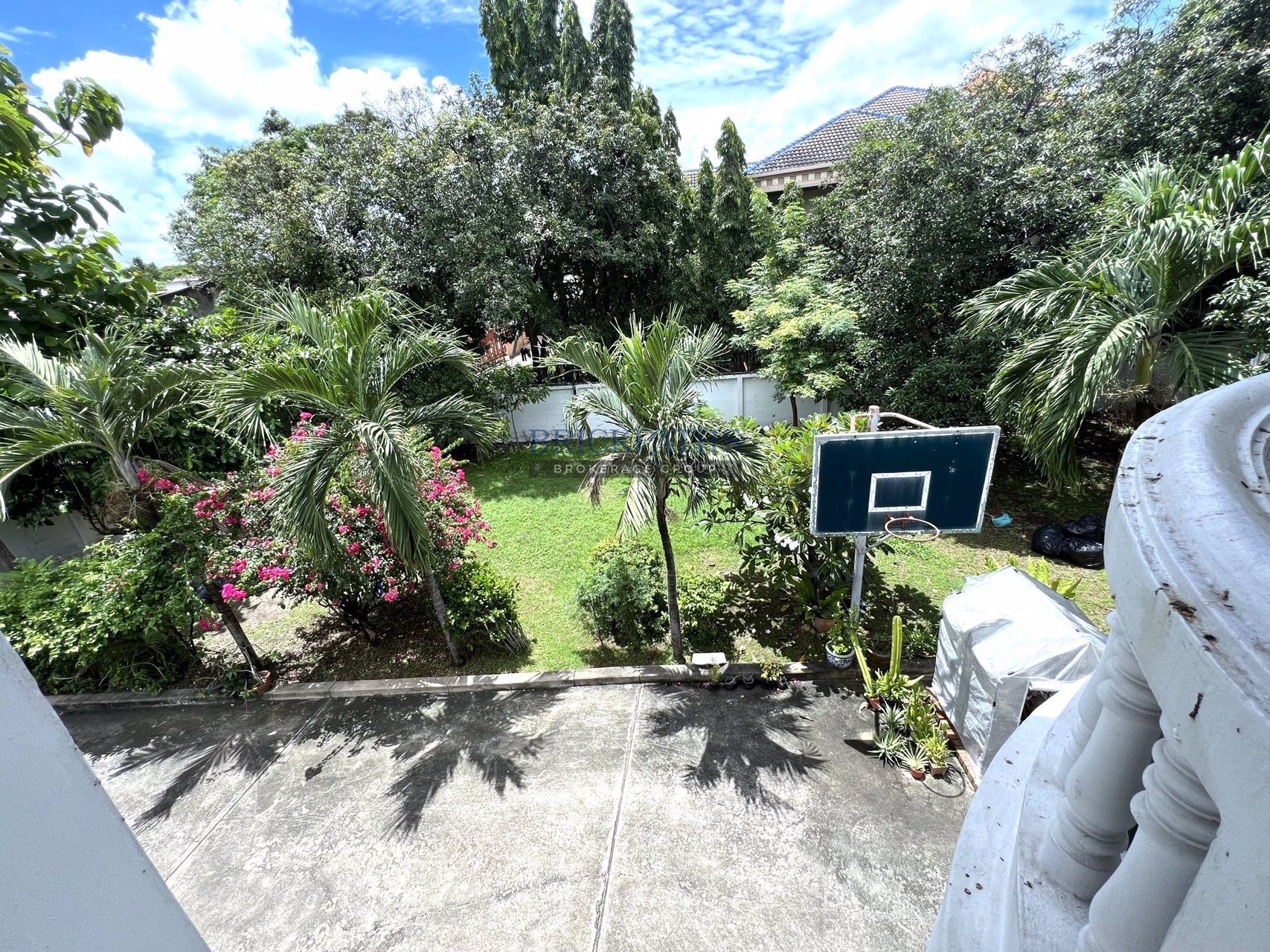 ขายที่ดินพร้อมสิ่งปลูกสร้าง-เป็นบ้านเดี่ยว-2-ชั้น-ซอยปรีดีพนมยงค์-สุขุมวิท-71-บนพื้นที่-1-ไร่