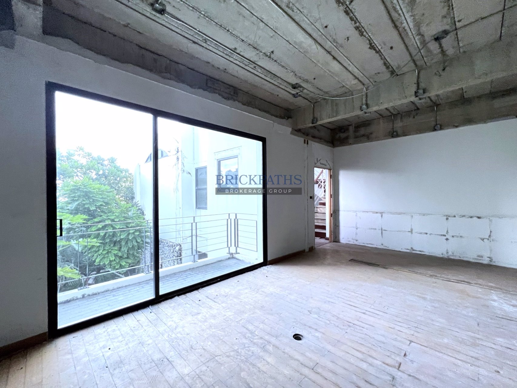 ขายบ้านเดี่ยว-สไตล์โมเดิรน์-สูงสามชั้น-เอกมัย-22