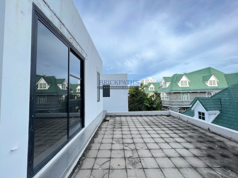 ขายบ้านเดี่ยว-สไตล์โมเดิรน์-สูงสามชั้น-เอกมัย-22