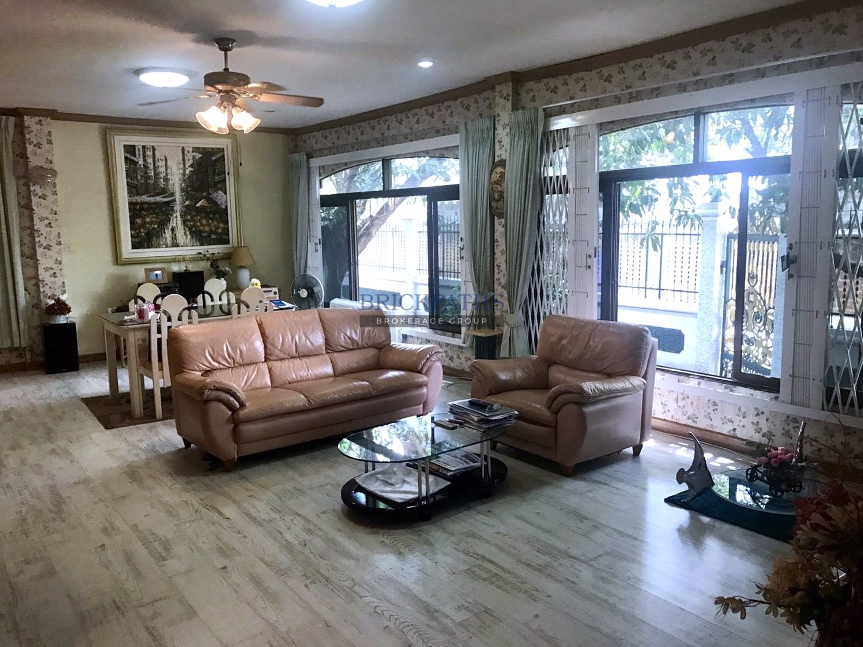 ขาย-บ้านเดี่ยว-หลังใหญ่-บนเนื้อที่-1-ไร่กว่า-ในหมู่บ้าน-ลดาวัลย์-ศรีนครินทร์