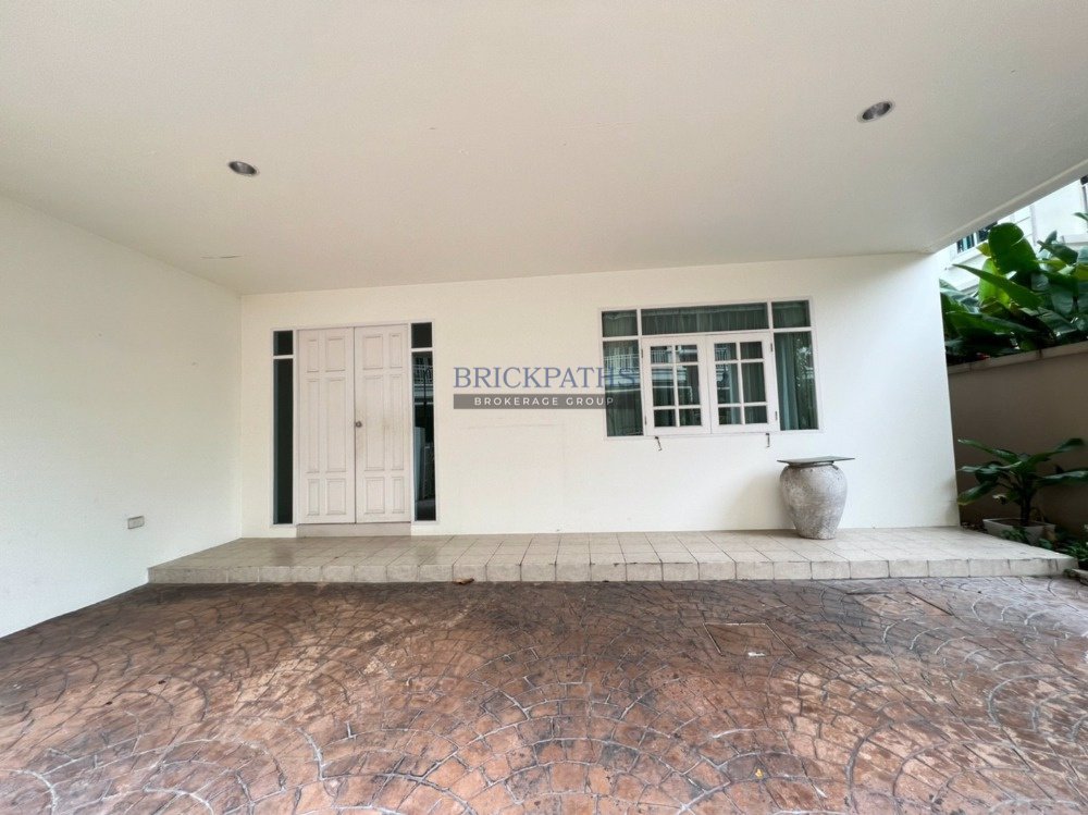 ขายหรือให้เช่า-ทาวน์โฮมสูง-4-ชั้น-ย่านเอกมัย-10-หน้ากว้าง-สภาพดีมาก