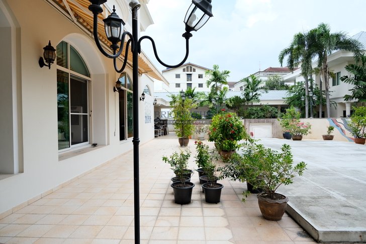 ขายคฤหาสน์-พร้อมบ้านรับรองสองหลัง-บนเนื้อที่-2-ไร่-ย่านพัฒนาการ-30