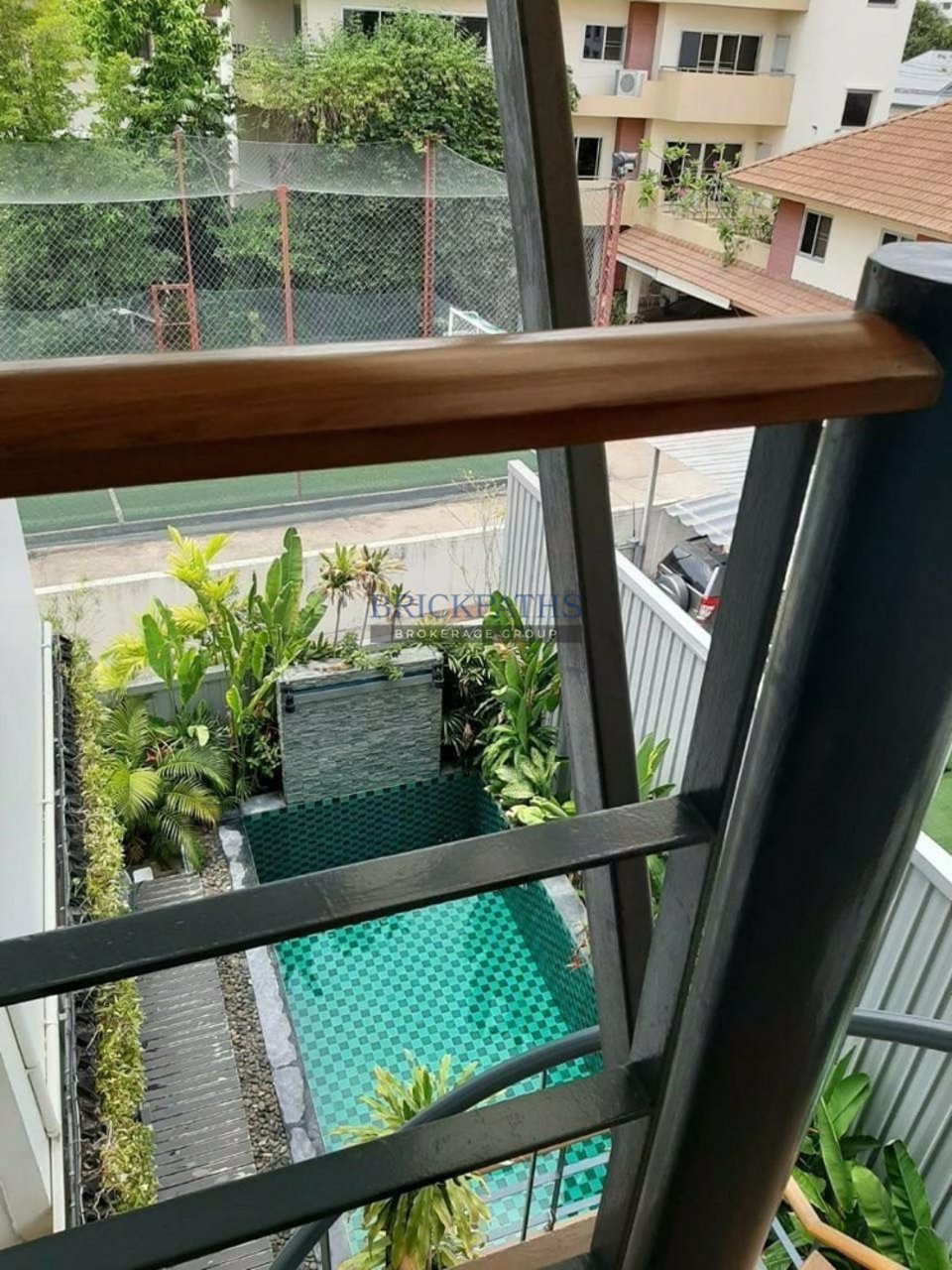 ขายบ้านแฝดสองหลังดัดแปลงเป็นบ้านเดี่ยวได้-ย่านเอกมัย-สุขุมวิท-63-ใกล้-บิ๊กซี-เอกมัย