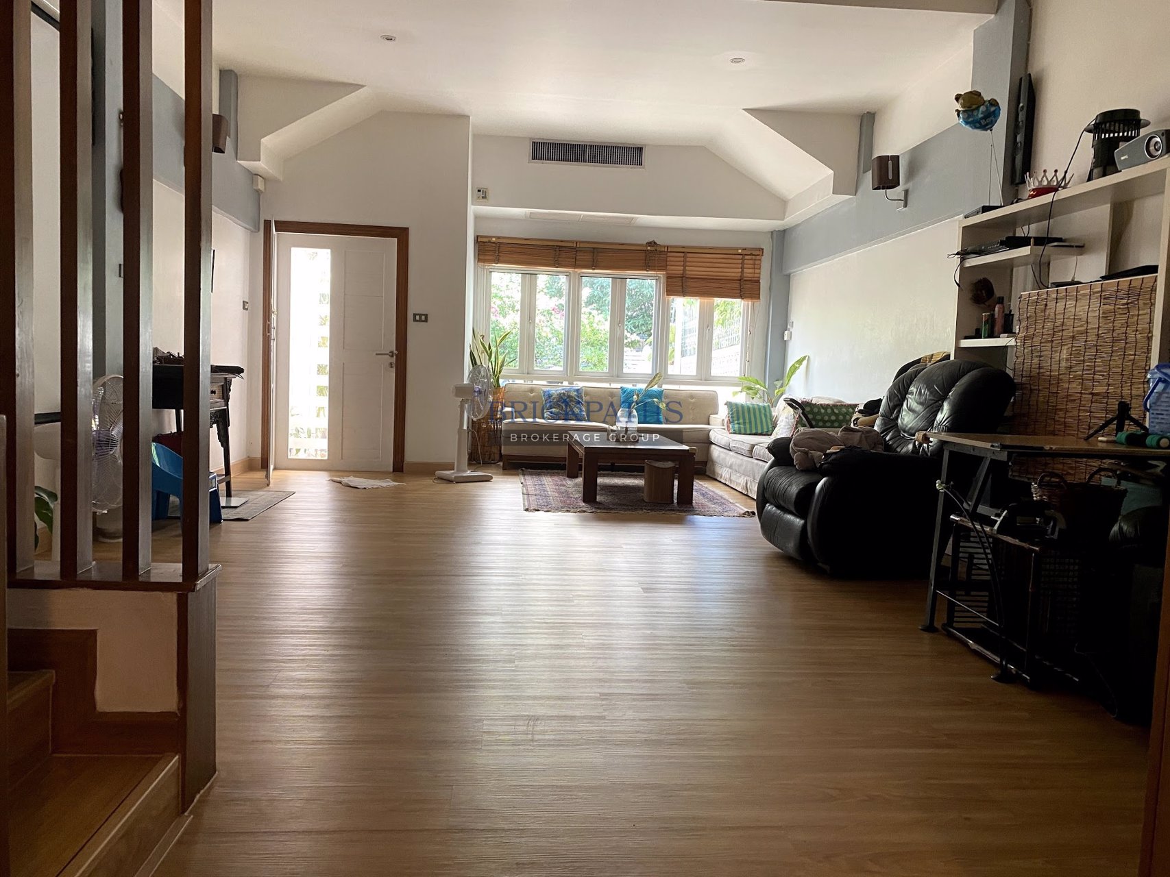 ขายด่วน-ทาวน์โอม-สภาพดีมาก-ซอยเอกมัย-10-ทะลุปรีดีพนมยงค์-25-ได้