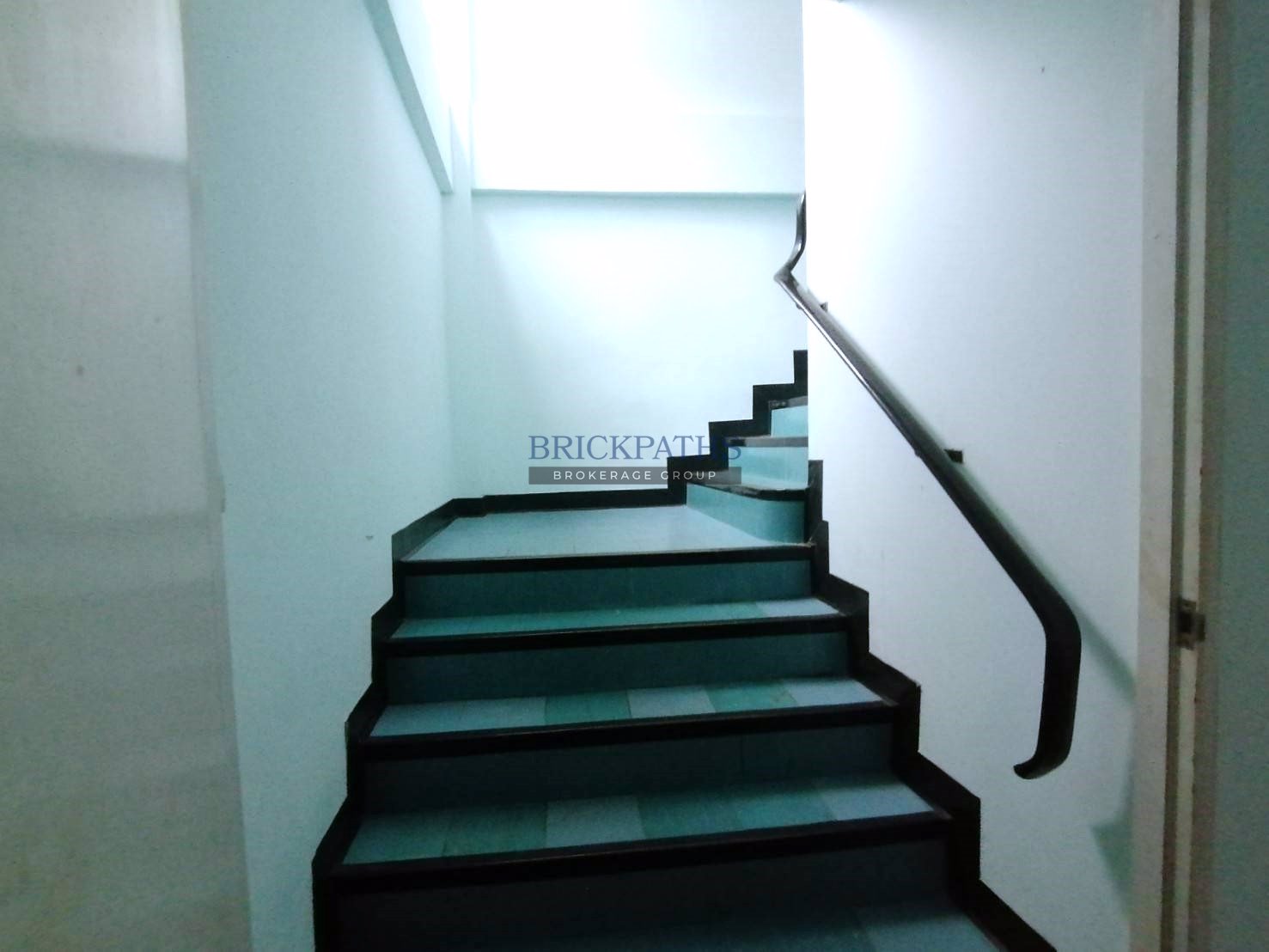 ขายด่วน-อาคาร-5-ชั้น-นับรวมดาดฟ้า-ซอยสาทร-ใกล้-mrt-ลุมพินีระยะเดินได้ไม่เกิน-500-เมตร