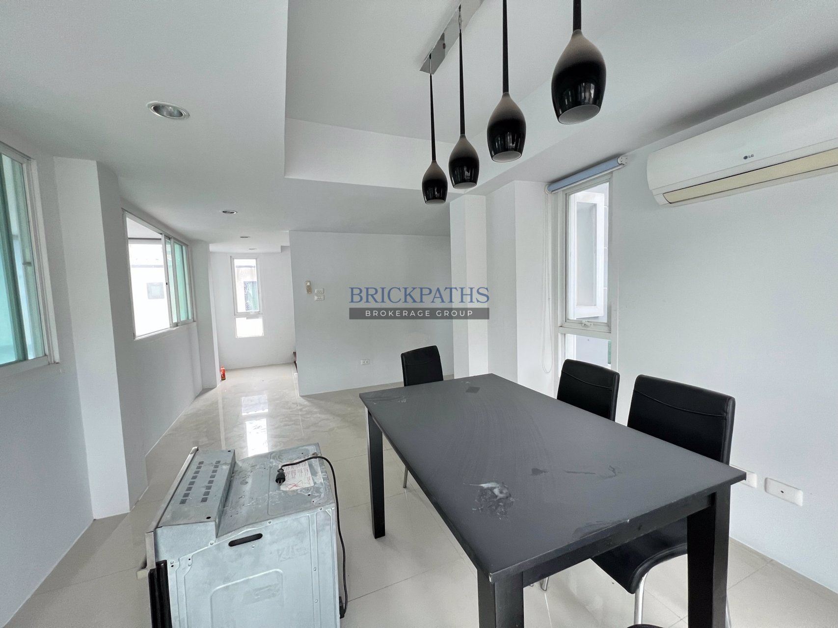 ขายทาวน์โฮม-4-ชั้น-จำนวน-2-หลัง-ย่านเอกมัย-ถนนสุขุมวิท-63