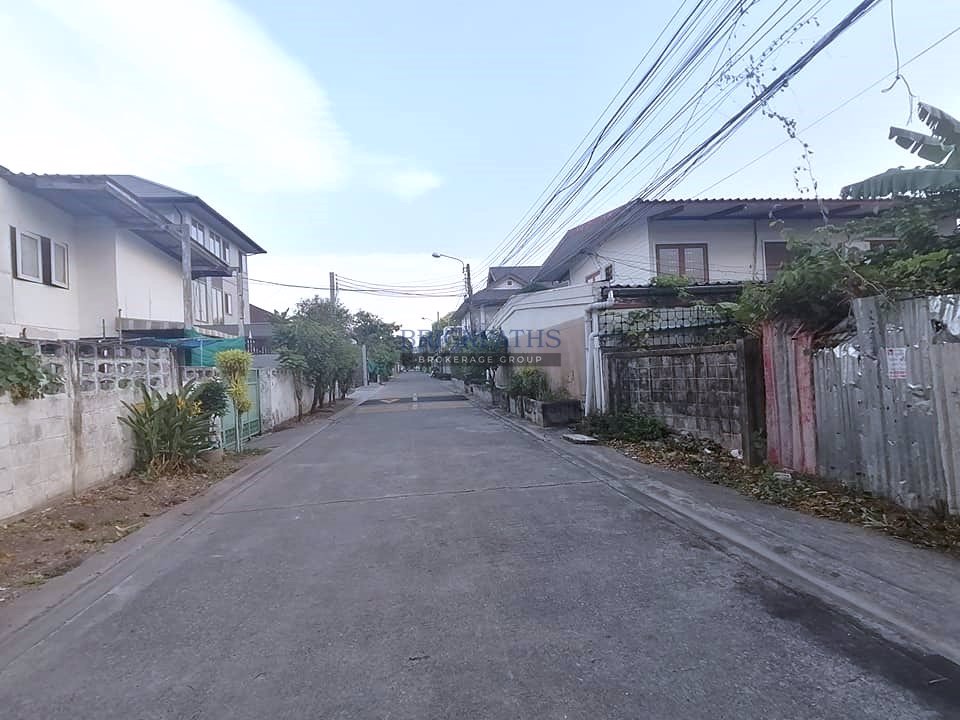 ขายที่ดินสุขุมวิท-71-ซอยปรีดีพนมยงค์-26-แปลงมุม-หน้ากว้าง-ติดถนนสองด้าน-bts-พระโขนง