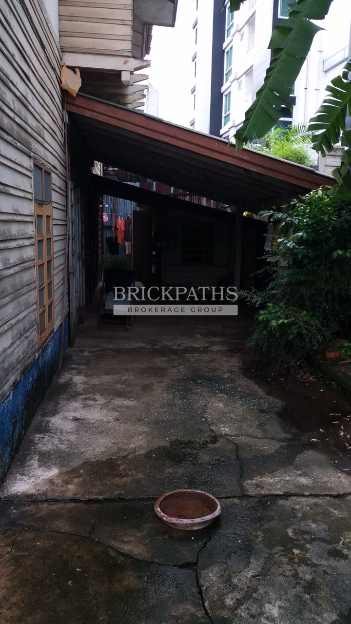 ขายที่ดินพร้อมสิ่งปลูกสร้าง-ซอยสุขุมวิท-65-bts-เอกมัย