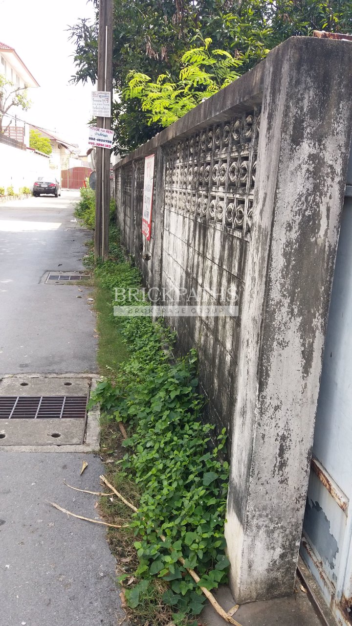 ขายที่ดินพร้อมสิ่งปลูกสร้าง-ซอยสุขุมวิท-65-bts-เอกมัย