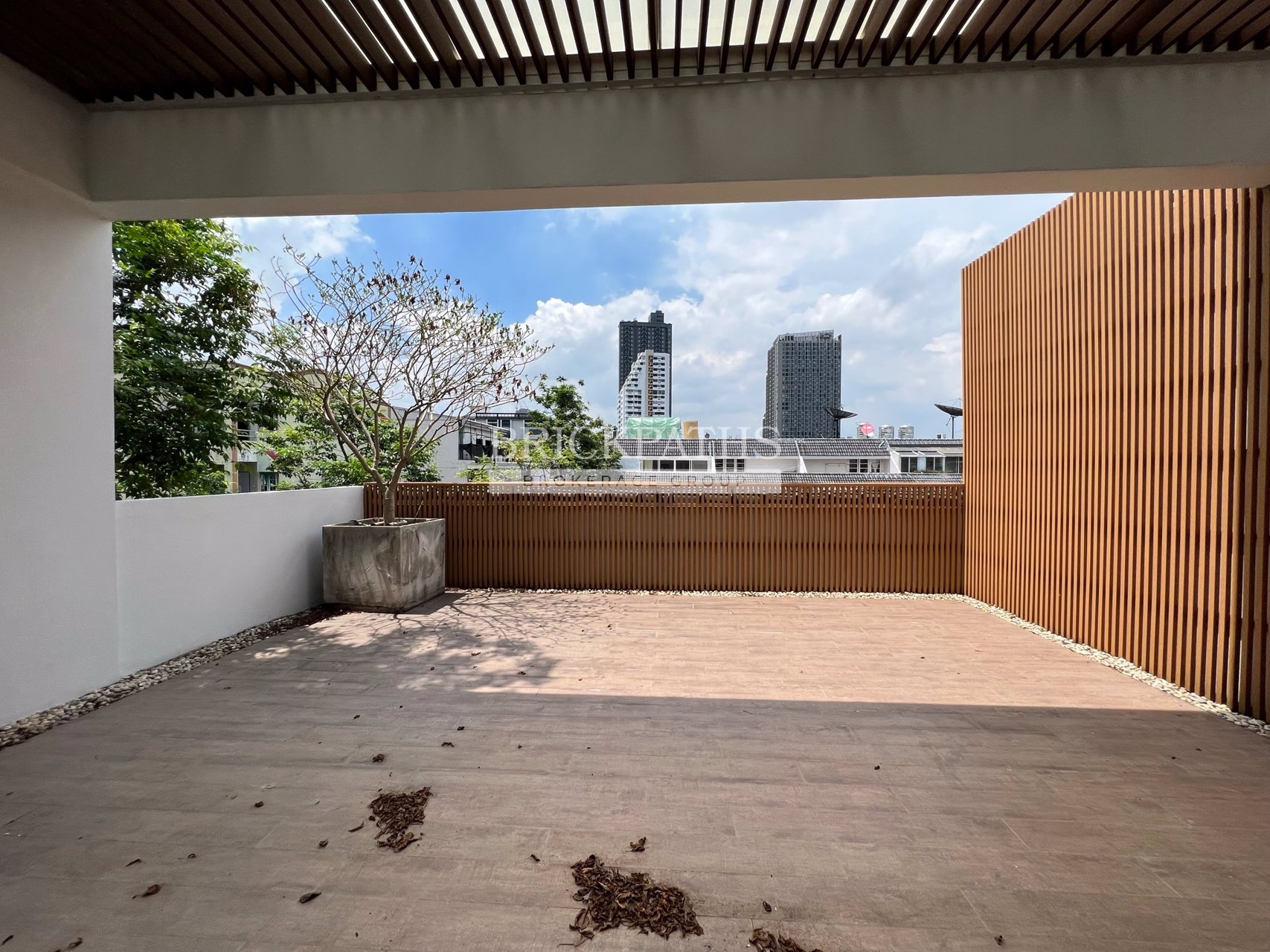 ขายทาวน์โฮม-จำนวนสองยูนิตเชื่อมกัน-โครงการ-พร้อมพรรค-เพลส-ซอยทองหล่อ-25