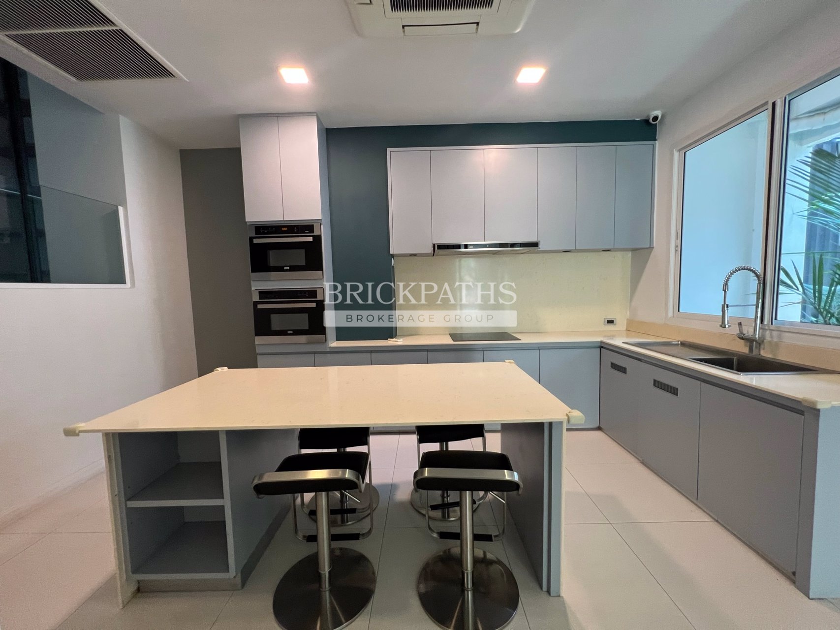 ขายทาวน์โฮม-จำนวนสองยูนิตเชื่อมกัน-โครงการ-พร้อมพรรค-เพลส-ซอยทองหล่อ-25