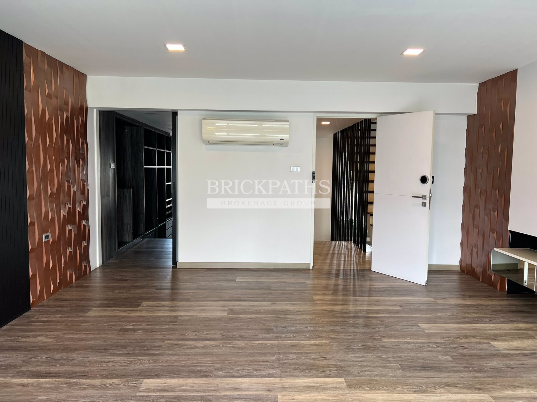 ขายทาวน์โฮม-จำนวนสองยูนิตเชื่อมกัน-โครงการ-พร้อมพรรค-เพลส-ซอยทองหล่อ-25