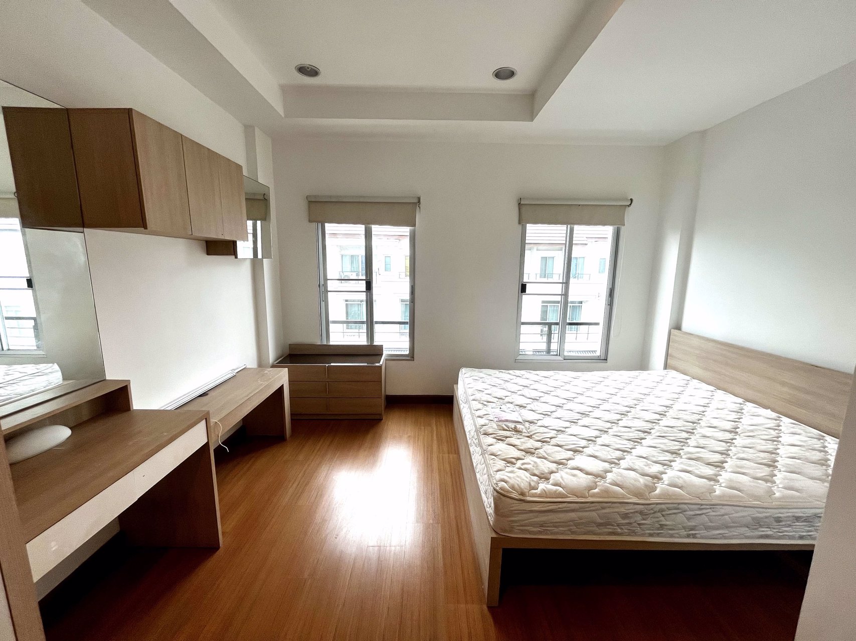 ขาย-ให้เช่า-ราคาถูก-บ้านเช่า-ทาวน์โฮม-เฟอร์ครบ-3ห้องนอน-3ห้องน้ำ-บ้านกลางเมืองพระราม-9-วงแหวน-22000