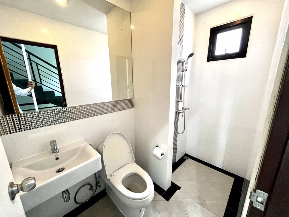 ให้เช่า-ราคาถูก-บ้านเช่า-พลัส-ทาวน์โฮม-โฮมออฟฟิศ-3-ชั้น-ติดริมถนนขวาง-ใกล้เมือง-ภูเก็ต-22000-m