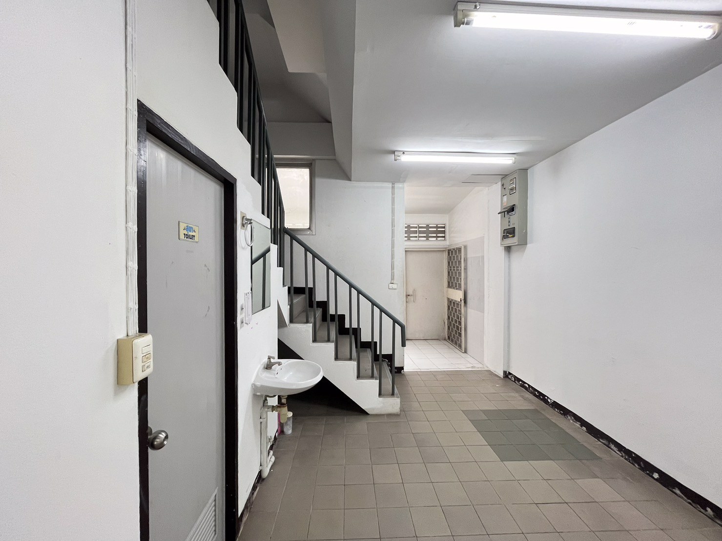 ให้เช่า-โฮมออฟฟิส-4-ชั้น-โครงการโฮมเพลส-พัฒนาการ-56-58-มีที่จอดรถ-เดินทางสะดวก-ทำเลเยี่ยม-ใกล้ชุมชน