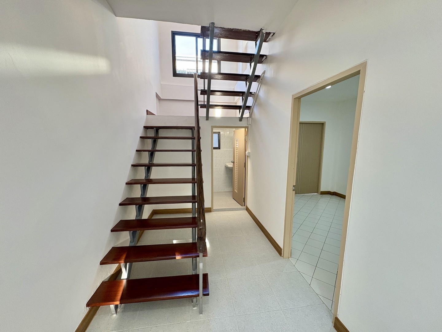 ให้เช่า-บ้านสวย-บ้านเดี่ยว-โฮมออฟฟิต-2-ชั้น-52-ตรว-พร้อมอยู่-ถพัฒนาการ-ซอย-39-มปรีชา-1-4นอน-3น้