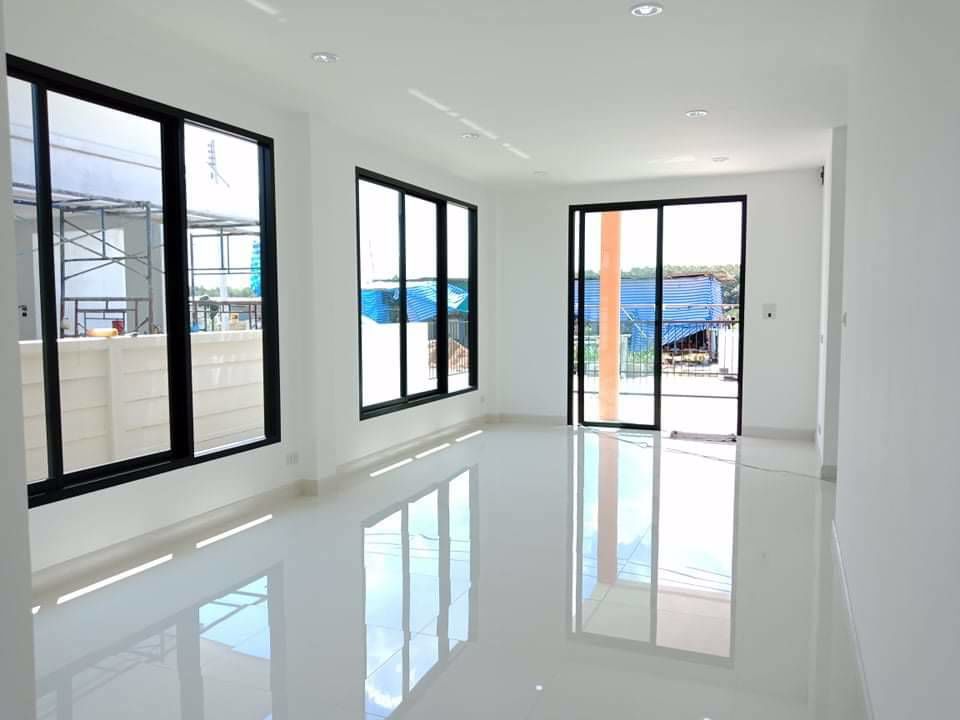 บ้านเดี่ยวสไตล์โมเดิร์น-แม่น้ำคู้-ซอย-2-ปลวกแดง-ระยอง-ราคา-1xx-ล้านบาท-เนื้อที่-45-ตรว-2ห้องนอน