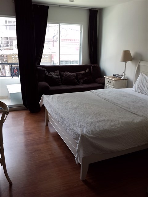 ให้เช่า-คอนโด-สุรวงศ์-ซิตี้-รีสอร์ท-พื้นที่-28-ตรมเดือนละ-12000-บาท