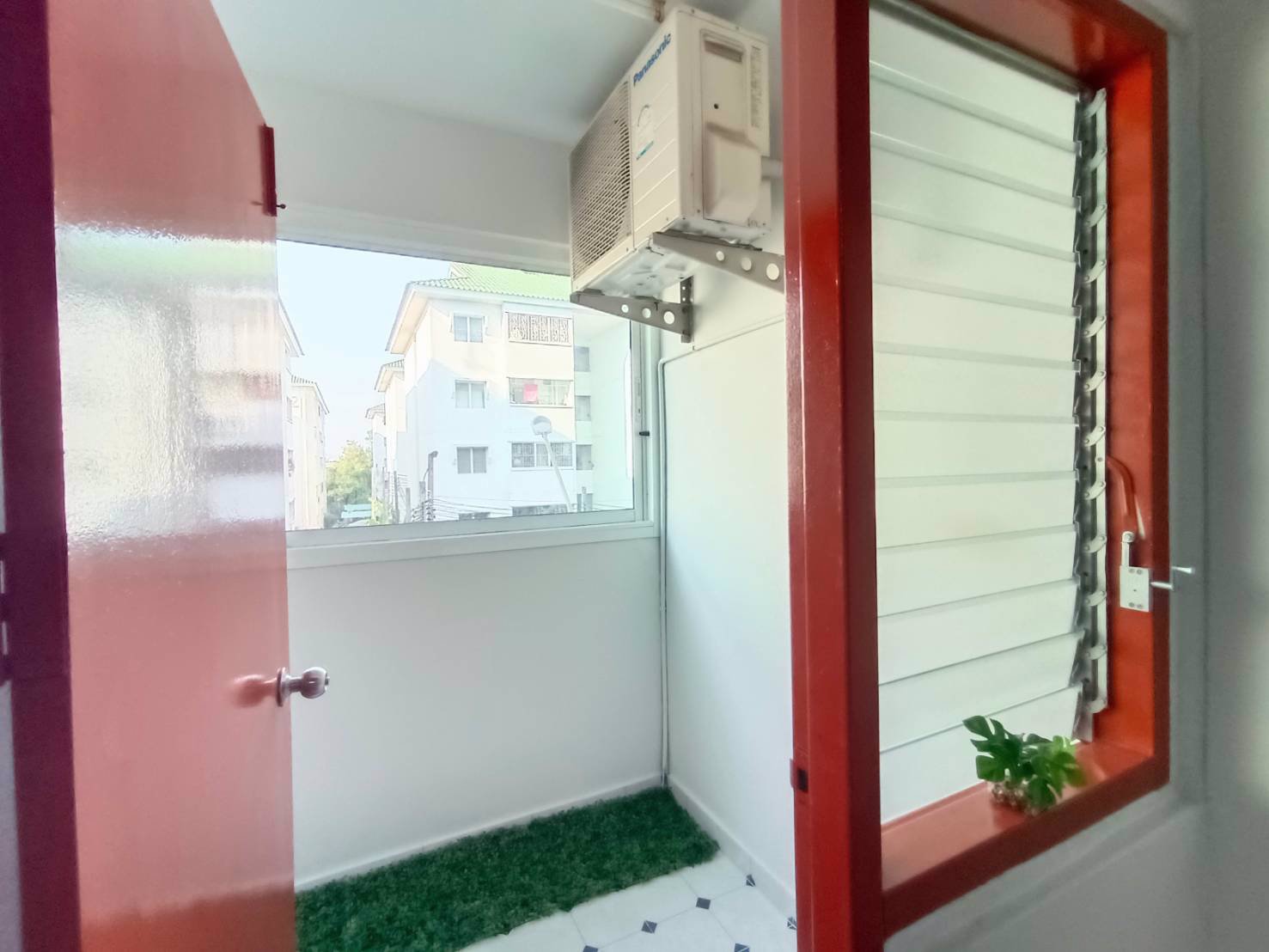 ขายด่วน-คอนโด-เอื้ออาทรคู้บอน-32-ตรม-ชั้น-3-กระเบื้องคลิ๊กล็อคสวยละมุนเต็มพื้นที่-แต่งใหม่สวยกริบ