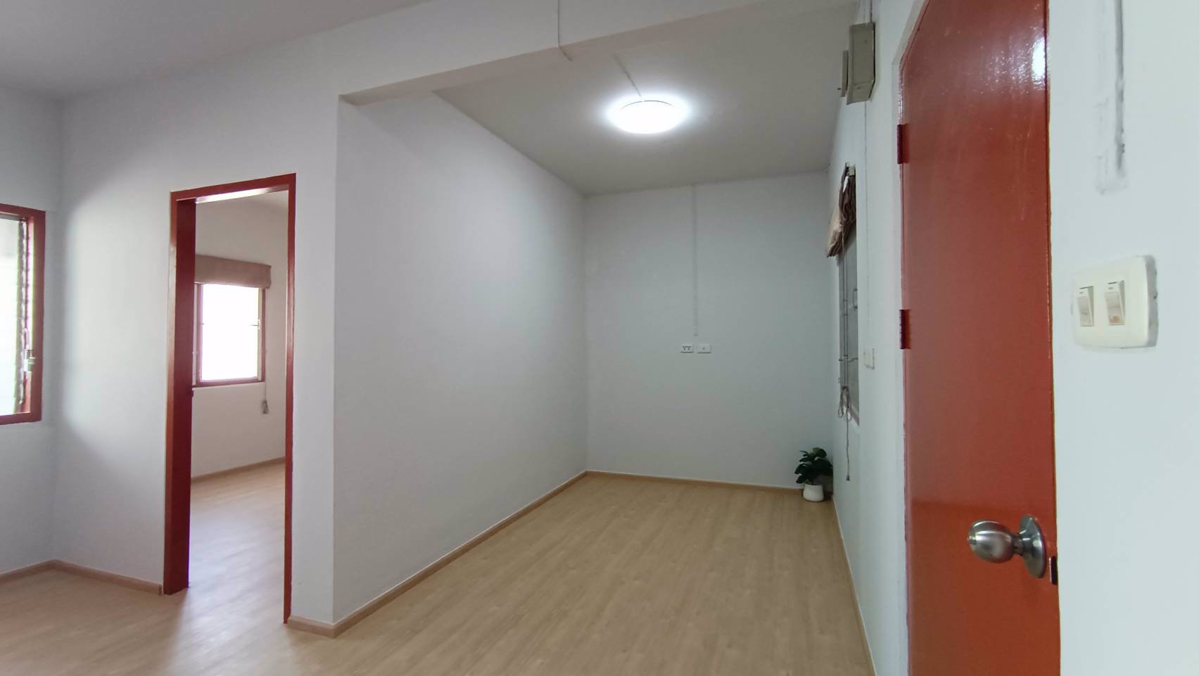 ขายด่วน-คอนโด-เอื้ออาทรคู้บอน-32-ตรม-ชั้น-3-กระเบื้องคลิ๊กล็อคสวยละมุนเต็มพื้นที่-แต่งใหม่สวยกริบ