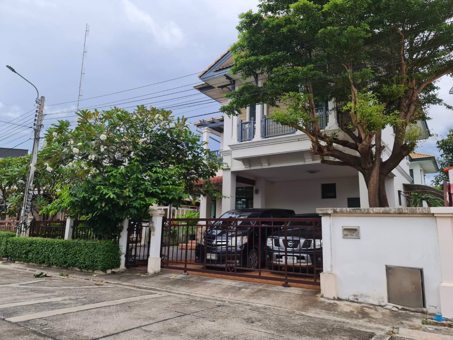 ขายบ้านเดี่ยวสองชั้น-ราคา329-ล้านบาท-หมู่บ้านฟ้ากรีนพาร์ค-รอยัล-ธนบุรีรมย์