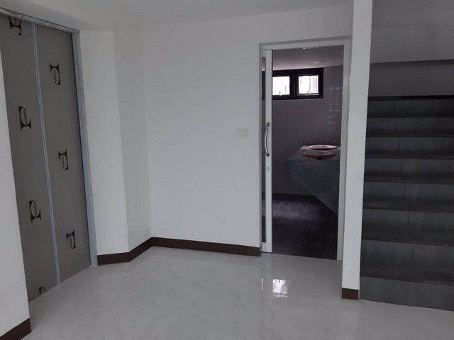 ให้เช่าสำนักงาน-5-ชั้น-มีลิฟท์-ติดถนน-เกษตร-นวมินทร์