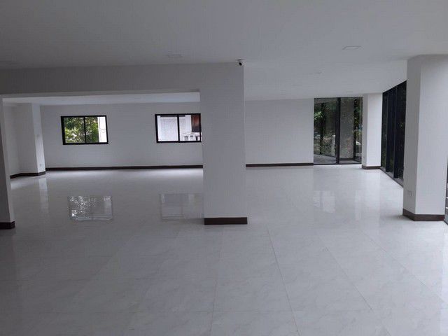 ให้เช่าสำนักงาน-5-ชั้น-มีลิฟท์-ติดถนน-เกษตร-นวมินทร์