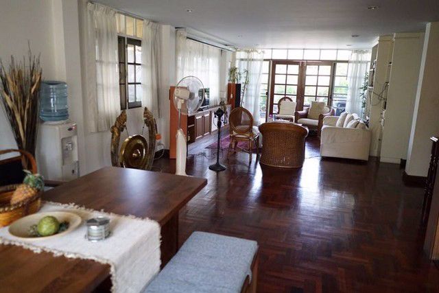 ให้เช่าบ้านแฝด-รีโนเวทใหม่-ห่างบีทีเอสเอกมัย-1-กม