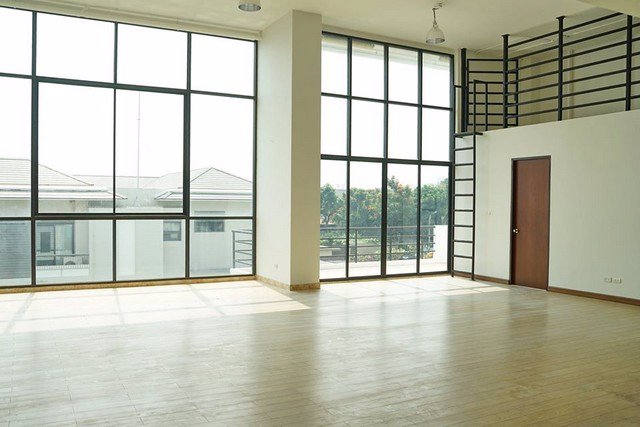 ให้เช่าสำนักงานออฟฟิศ-มีสระว่ายน้ำ-ติดห้างพาราไดซ์พาร์ค-ศรีนครินทร์