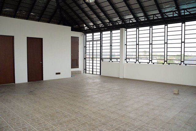 ให้เช่าสำนักงานออฟฟิศ-มีสระว่ายน้ำ-ติดห้างพาราไดซ์พาร์ค-ศรีนครินทร์