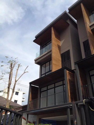 ให้เช่า-โฮมออฟฟิศ-4-ชั้น-รัชดา-36-ใกล้-mrt-ลาดพร้าว