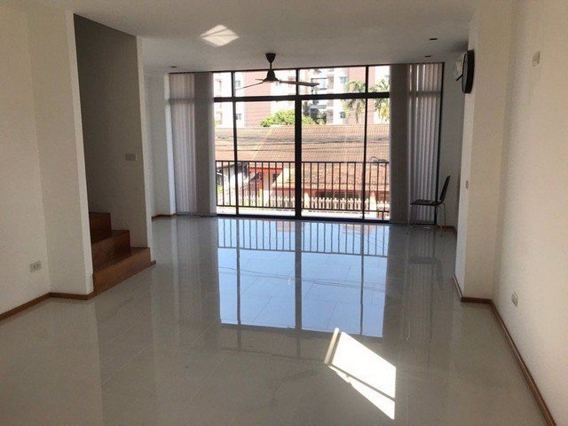 ให้เช่า-โฮมออฟฟิศ-4-ชั้น-รัชดา-36-ใกล้-mrt-ลาดพร้าว