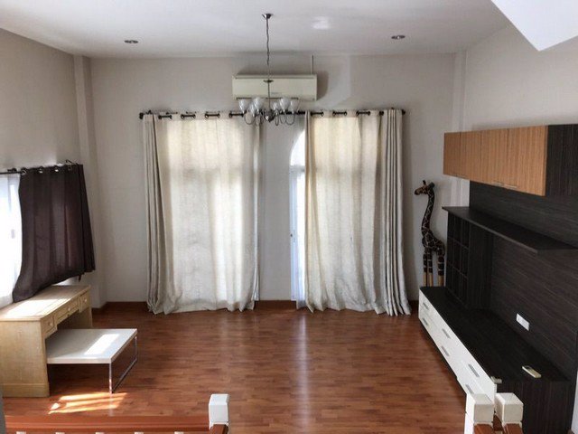 ทาวน์โฮม-3-ชั้นห้องมุม-คาซ่า-นวลจันทร์-23-ใกล้ตลาดโพธิ์สุวรรณ