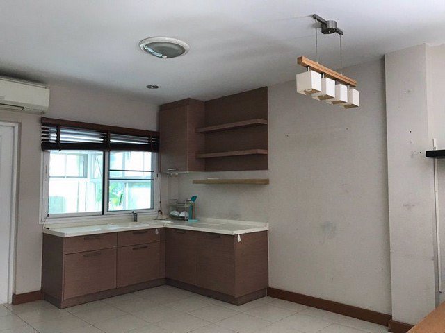 ทาวน์โฮม-3-ชั้นห้องมุม-คาซ่า-นวลจันทร์-23-ใกล้ตลาดโพธิ์สุวรรณ