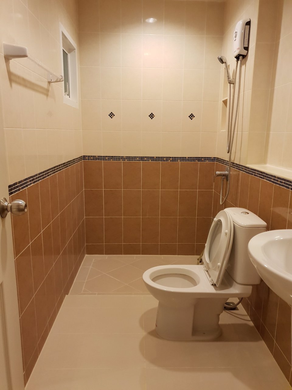 ให้เช่าทาวน์โฮม3ชั้นใกล้btsmrtบางหว้า