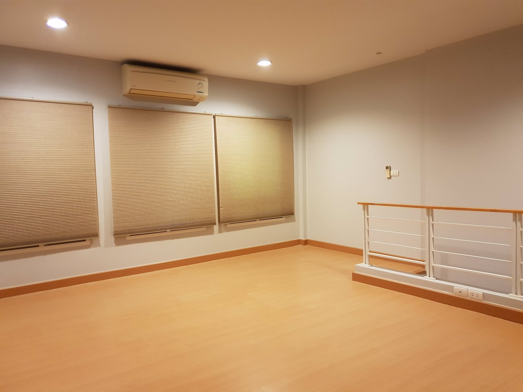 ให้เช่าทาวน์โฮม3ชั้นใกล้btsmrtบางหว้า