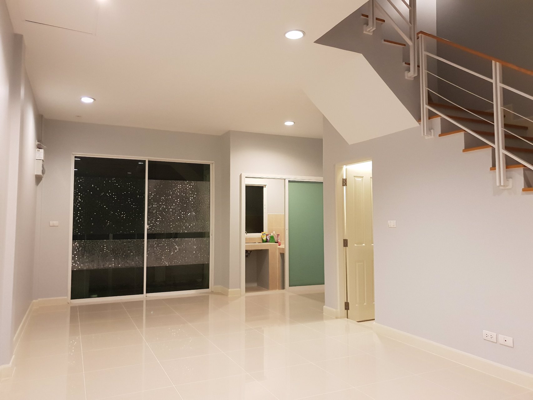 ให้เช่าทาวน์โฮม3ชั้นใกล้btsmrtบางหว้า