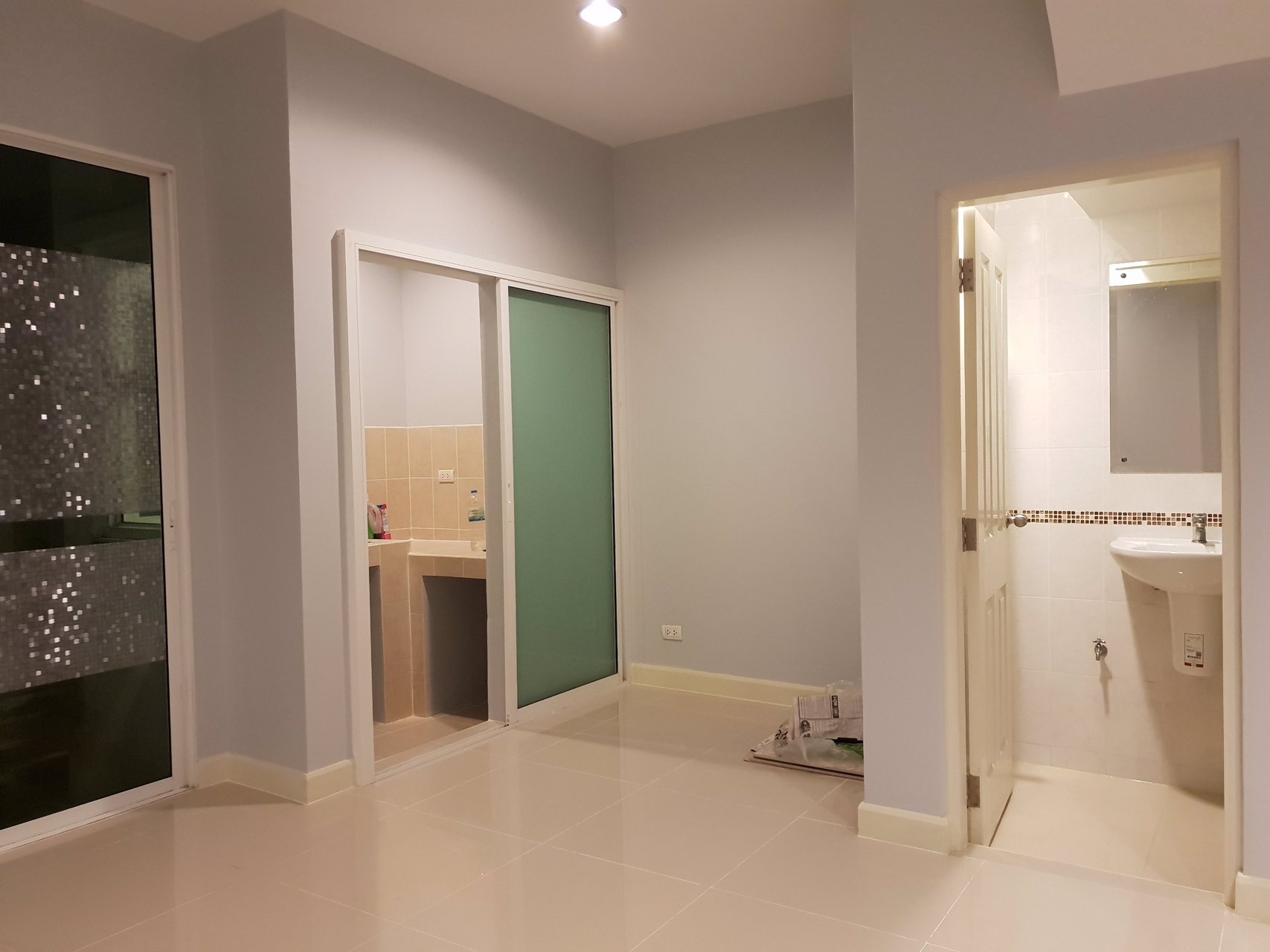 ให้เช่าทาวน์โฮม3ชั้นใกล้btsmrtบางหว้า