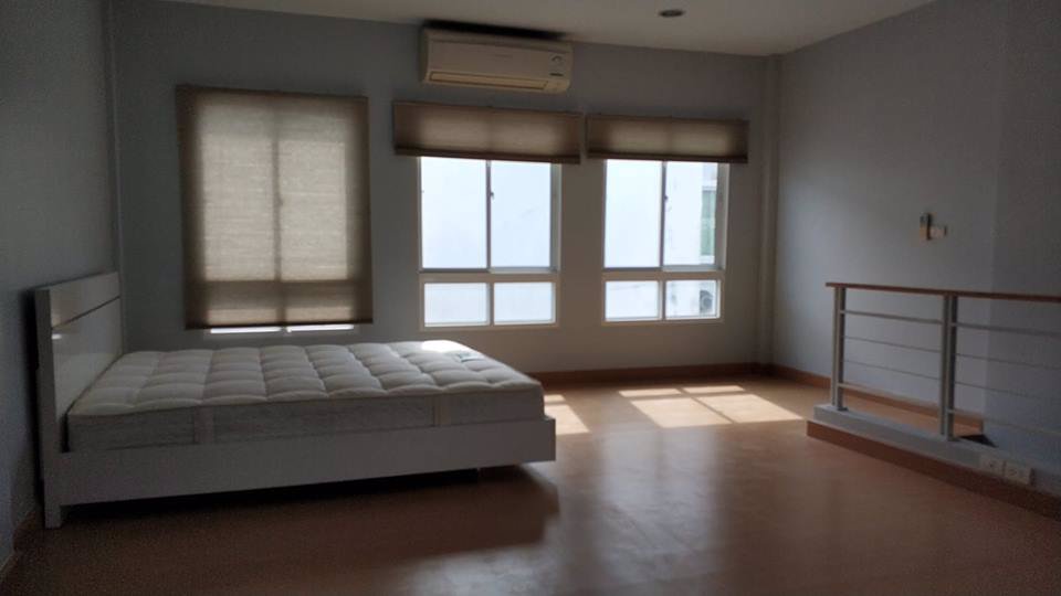 ให้เช่าทาวน์โฮม3ชั้นใกล้btsmrtบางหว้า