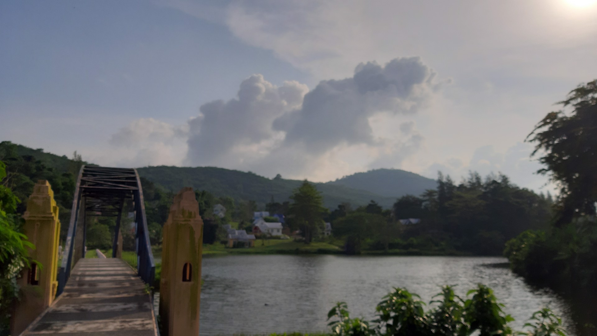 ขายด่วนบ้านเดี่ยวระยองบนเขาแต่ใกล้ทะเลหาดแม่รำพึง