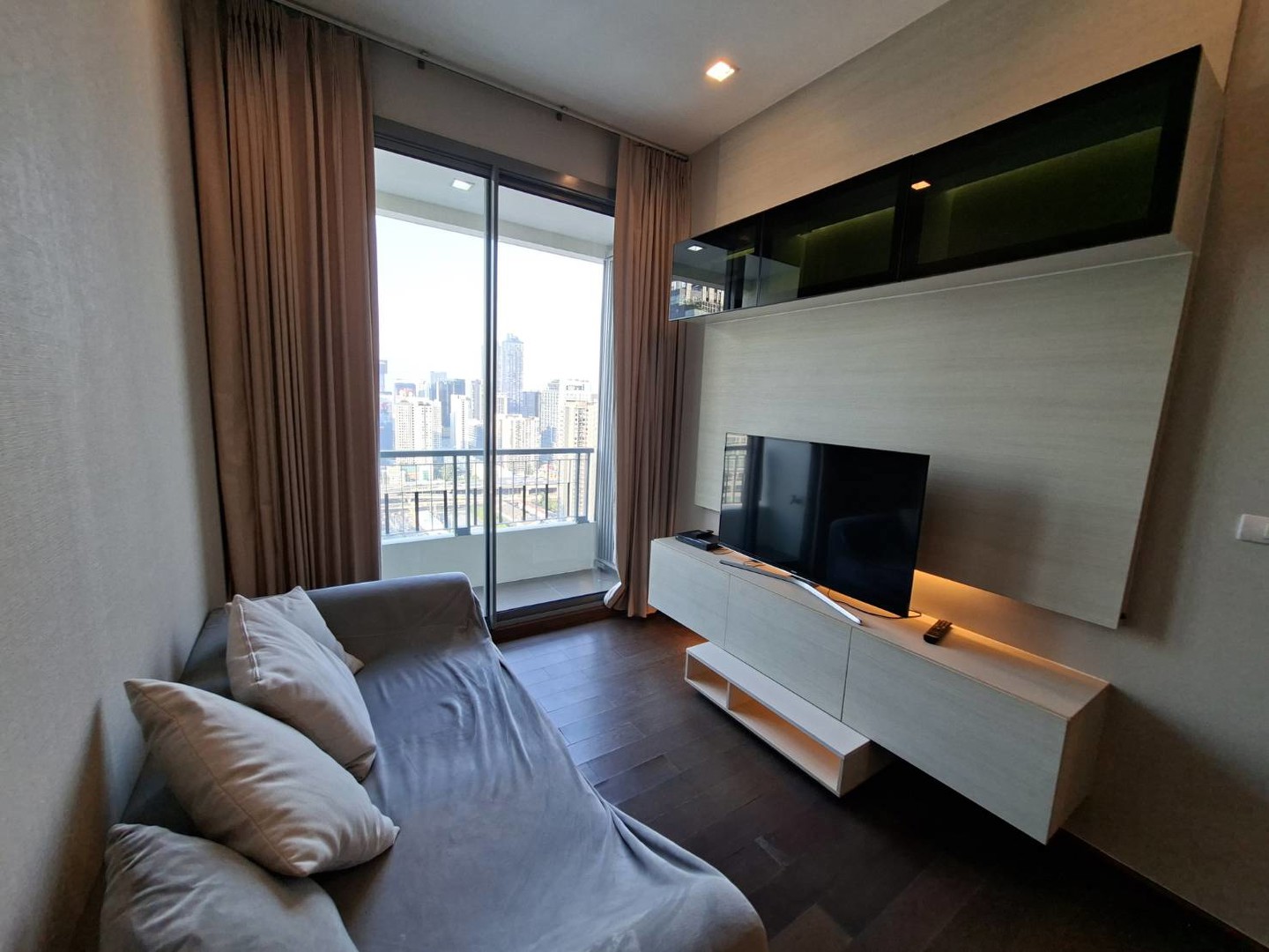 q-asoke-mrt-เพชรบุรี-1678-411-ชั้น-34-พื้นที่-455-ตรม2-bed