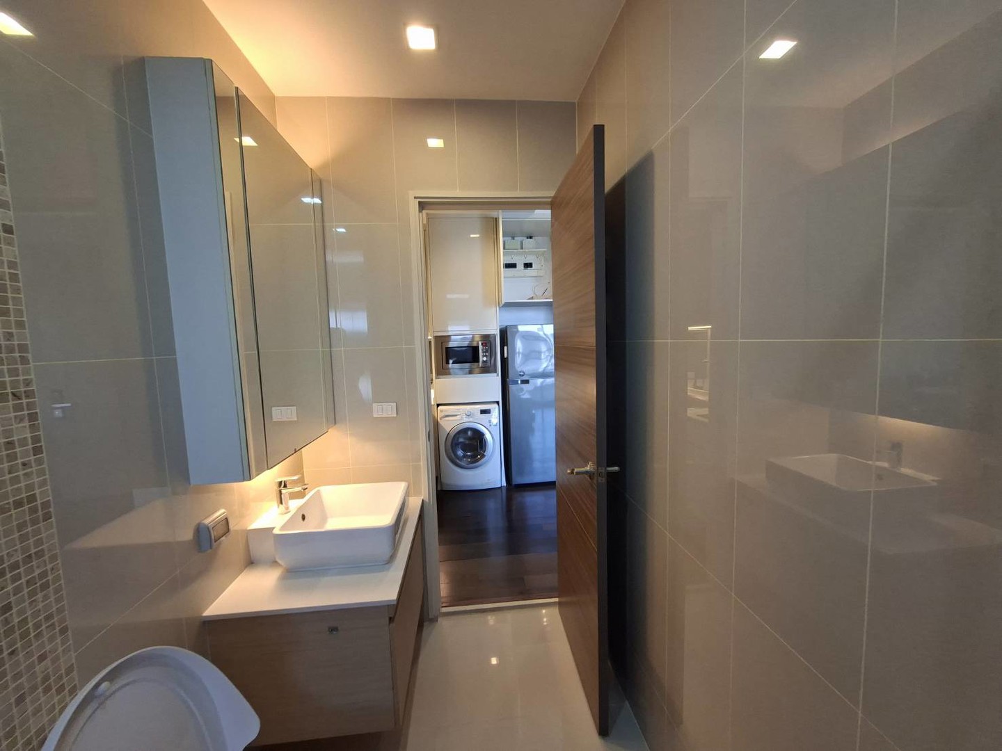 q-asoke-mrt-เพชรบุรี-1678-411-ชั้น-34-พื้นที่-455-ตรม2-bed