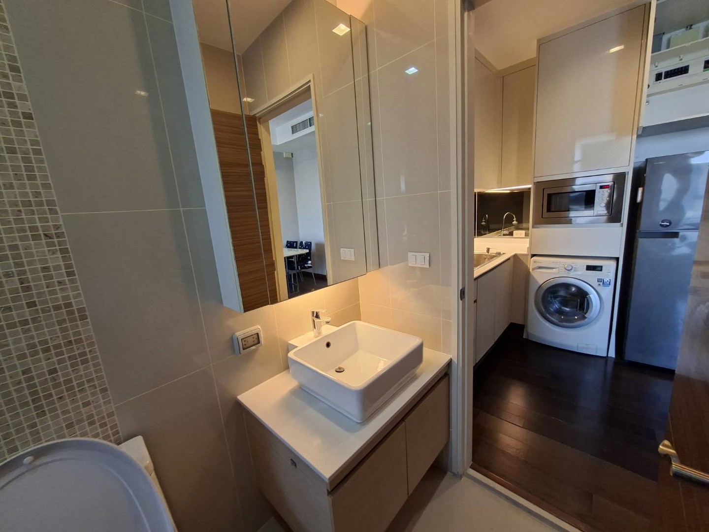 q-asoke-mrt-เพชรบุรี-1678-411-ชั้น-34-พื้นที่-455-ตรม2-bed