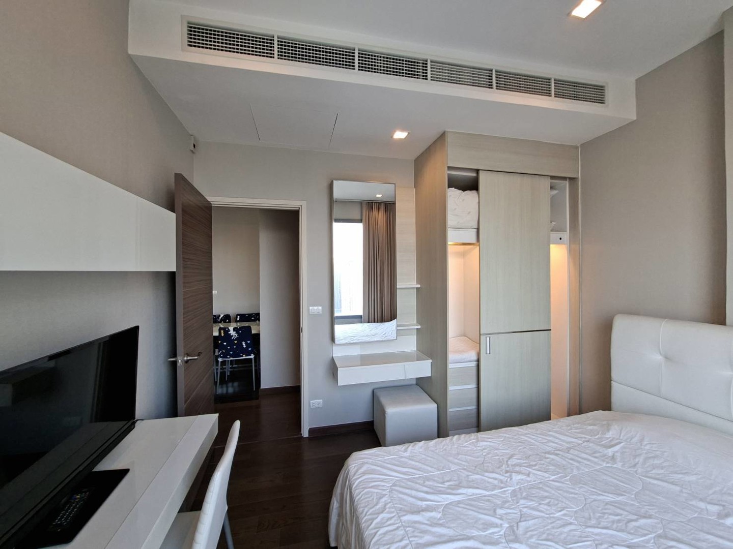 q-asoke-mrt-เพชรบุรี-1678-411-ชั้น-34-พื้นที่-455-ตรม2-bed