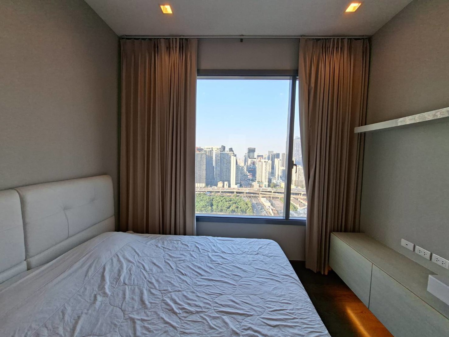 q-asoke-mrt-เพชรบุรี-1678-411-ชั้น-34-พื้นที่-455-ตรม2-bed