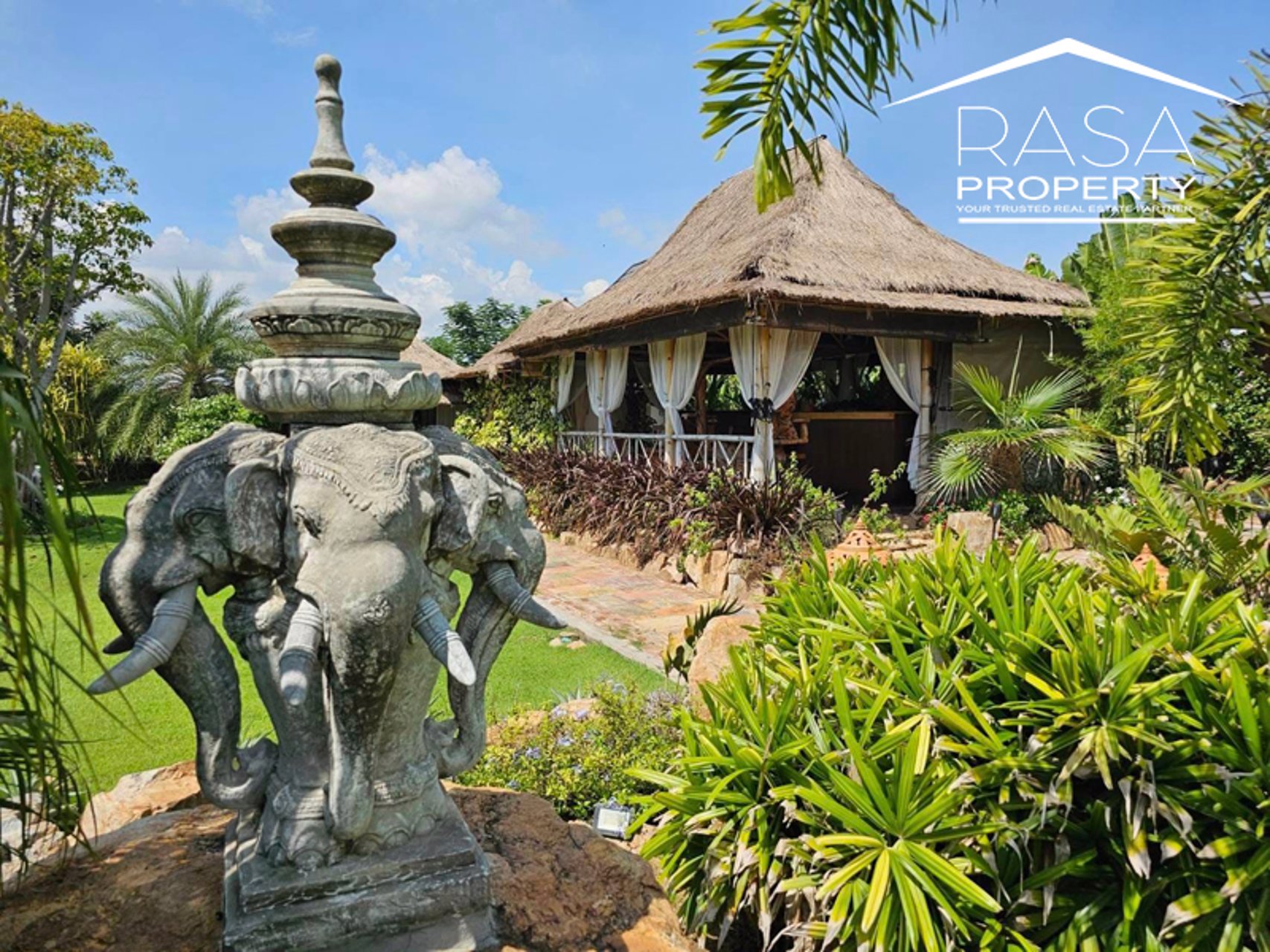 ขายวิลล่าสไตล์ลาน่าหรูพร้อมสวนเขตร้อน-ทะเลสาบ-และสระว่ายน้ํา