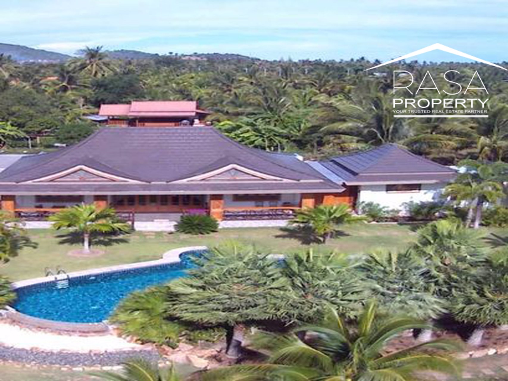 ขายวิลล่าสไตล์ลาน่าหรูพร้อมสวนเขตร้อน-ทะเลสาบ-และสระว่ายน้ํา